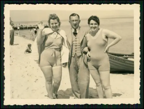 8x Foto - Ostseebad Sellin auf Rügen - Mollige Damen Badeanzug am Strand - 1939