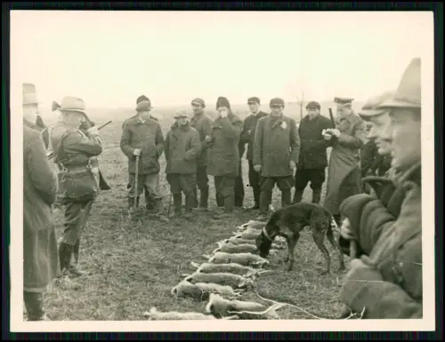 8x Foto - Jäger auf und nach der Jagd auf Feldhasen u.a. - Bräuche Traditionen