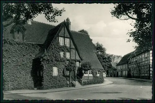 AK Organistenhauses in Herford - Giebelarchitektur bewachsene Efeufassade Straße