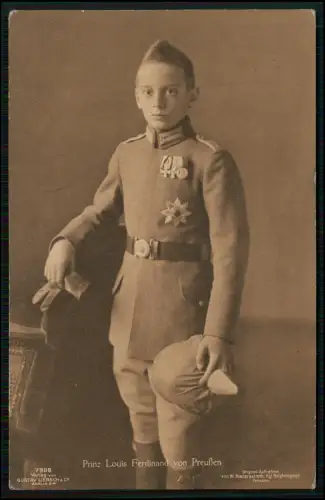 Prinz Louis Ferdinand von Preußen im Kindesalter in militärisch geprägte Uniform