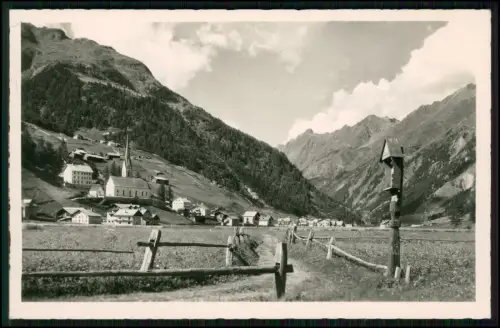 Foto AK - Sölden Ötztal Tirol Kirche Alpen Dorf - Feldweg Holzzäune u. Bildstock