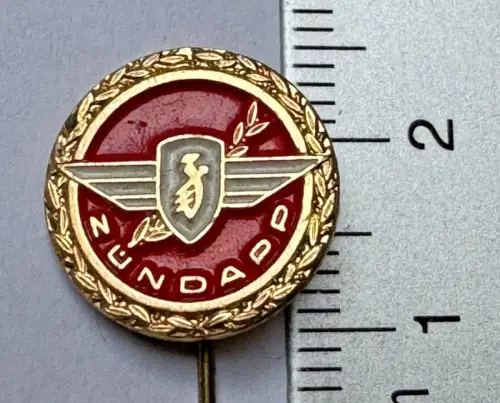 Zündapp Motorrad Anstecknadel Pin Logo roter Kreis mit Lorbeerkranz Schwingen