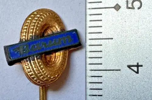 Reifenprofil mit Schriftzug Barum - auf blauem Balken Auto Motorrad Anstecknadel