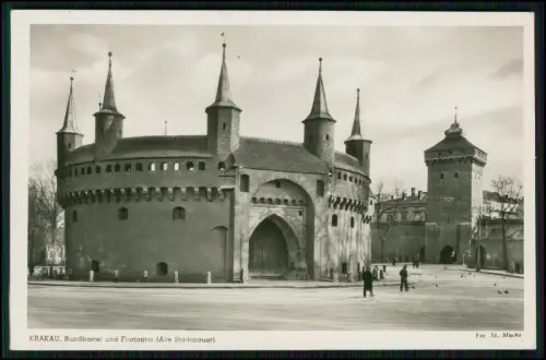 Echt Foto AK - Barbakan in Krakau, Polen, Rundbastei Teil der Stadtmauer - 1943
