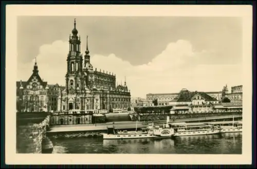 Foto AK - Dresden mit dem Raddampfer Blasewitz - auf der Elbe vor der Hofkirche