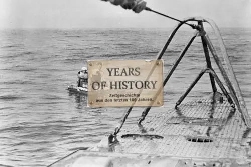 Repro Foto 10x15cm U-Boot Unterseeboot U 110 getroffen von Zerstörer 