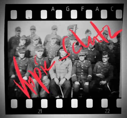 Negativ 4x3,5cm Gruppe Soldaten Sommeruniform Italien 1943-45