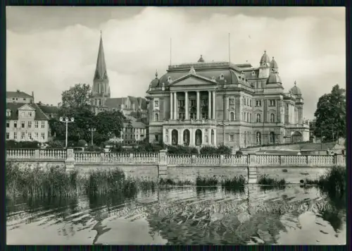 Foto AK Schwerin Blick auf das Stadt-Theater Dom im Hintergrund
