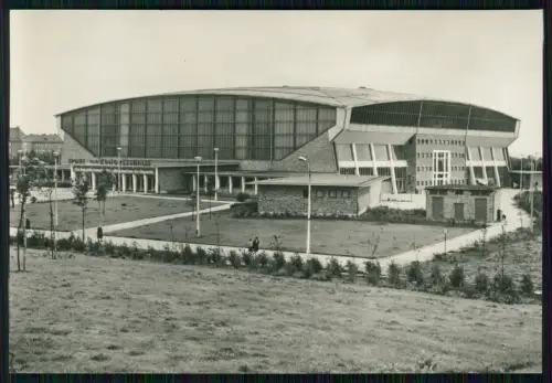 Foto AK Ansichtskarte Schwerin in Mecklenburg Vorpommern Sport- und Kongreßhalle