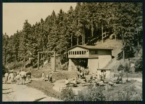 Foto AK Ansichtskarte Oberhof Thüringen Schanze Rennsteig Liftstation Passanten
