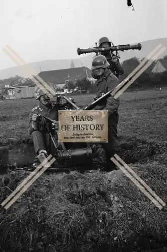 Foto Soldaten Luftwaffe mit Flak eingegraben Entfernungsmesser 