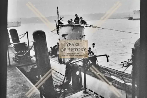 Foto U-Boot Unterseeboot im Hafen mit Kennung am Turm