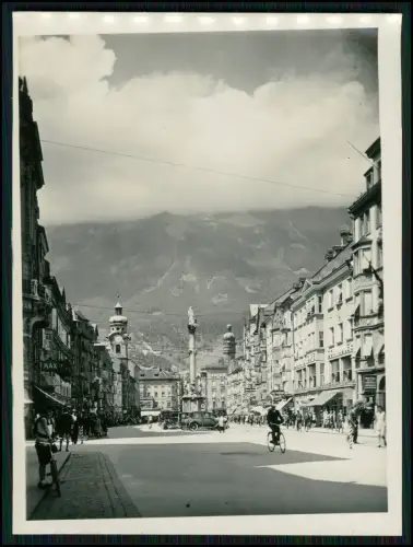 Foto 12x9cm - Belebte Straße in Innsbruck - Annasäule, Radfahrer, Altbauten 1930