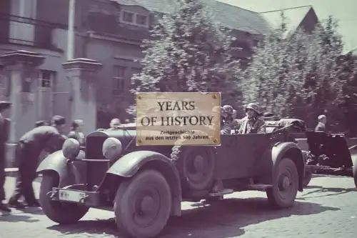 Repro Farbfoto 15x10cm Fahrzeug mit PAK Soldaten uvm