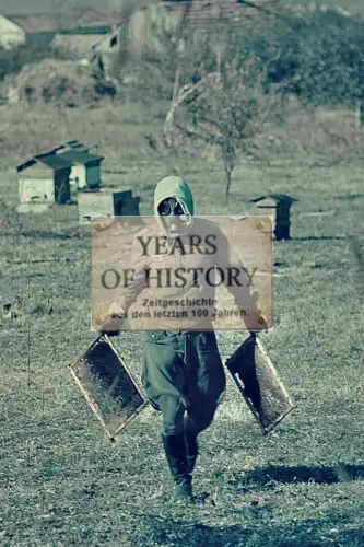 Repro Farb Foto no Original Soldat mit Gasmaske Bienen Imker Don Kuban Terek Kau