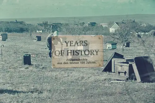 Repro Farb Foto no Original Soldat mit Gasmaske Bienen Imker Don Kuban Terek Kau
