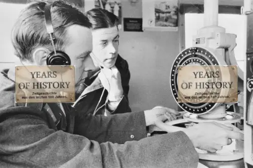 Repro Foto 10x15cm Nachrichten Soldaten Luftwaffe Technische Messgeräte uvm