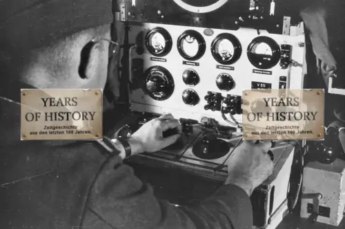 Repro Foto 10x15cm Nachrichten Soldaten Luftwaffe Technische Messgeräte uvm