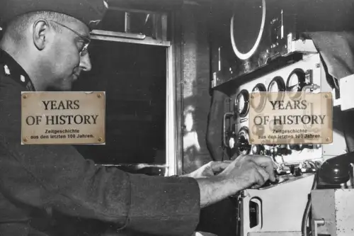 Repro Foto 10x15cm Nachrichten Soldaten Luftwaffe Technische Messgeräte uvm