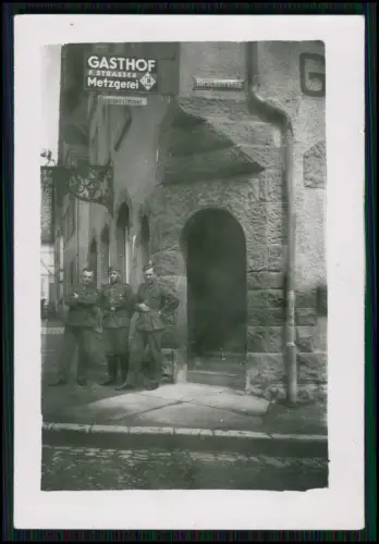 Foto - Soldaten Wehrmacht -vor Gasthof Metzgerei F. Strasser - Hirschstraße 1939