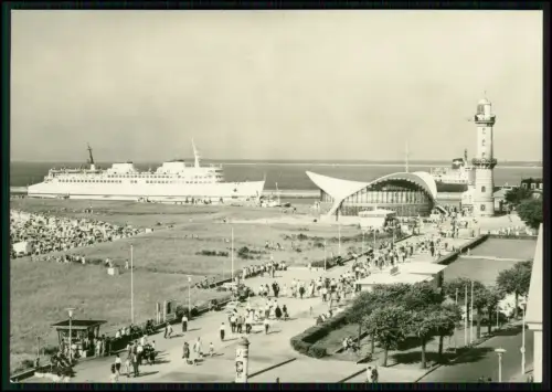 Foto AK - Warnemünde Fährschiff DR Warnemünde an Mole Konsum Gaststätte Teepott