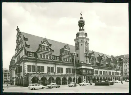 Foto AK Leipzig – Altes Rathaus am Marktplatz - Stadtszene der DDR Zeit Autos