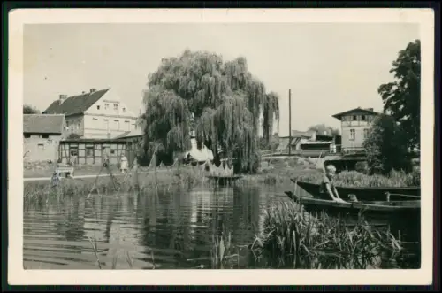 Echt Foto AK - Beeskow Brandenburg Niederlausitz - an Spree Brücke Junge im Boot