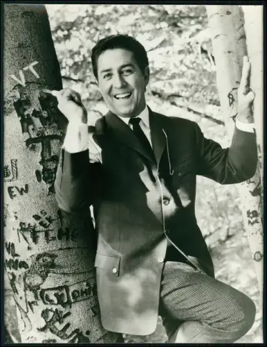 Pressefoto 23x18cm - des Schweizer Sängers und Schauspielers Vico Torriani