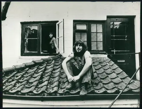 Foto 24x18cm - Musiker Bassist Benny Benndorf - Die Aufnahme Ziegeldach sitzend