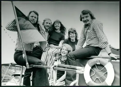 Foto 24x17cm - Gesangsgruppe Uwe Borns Singers Sängerinnen Sänger Gruppe im Boot