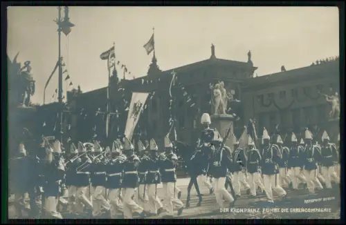 Foto AK - Berlin Kronprinz führt Ehrenkompanie Militärparade Fahnen - 1905 gel.