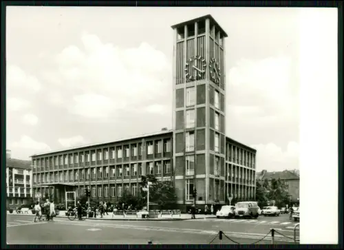 Foto AK - Rathauses Wesel Uhrturm - Verkehrsszene Autos der 1960er Radfahrer ...