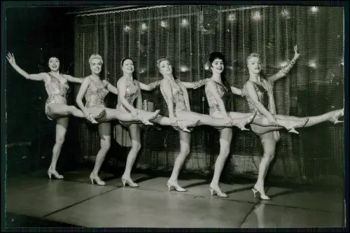 6x Foto - Berlin Tänzerinnen - in einer klassischen Revue-Pose der 1940-50er