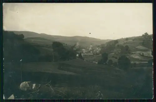 Foto AK kleines Dorf im Tal Sachsen oder Thüringen Wo ? 1935 Info Rückseite