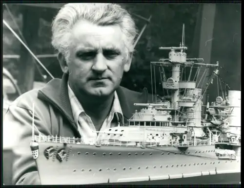 Foto 22x16 - Panzerschiff Admiral Graf Spee - Schiffsmodell mit Modellbauer