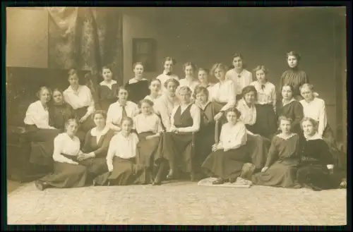Gruppenfoto Damen Mädchen - Foto AK Atelier Lichtenberg Osnabrück u. r. um 1925
