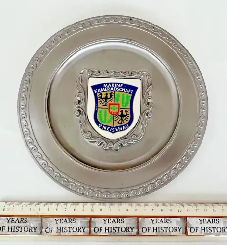 Gneisenau Schlachtschiff Marine Kameradschaft dekorativer Zinnteller 23cm Wappen