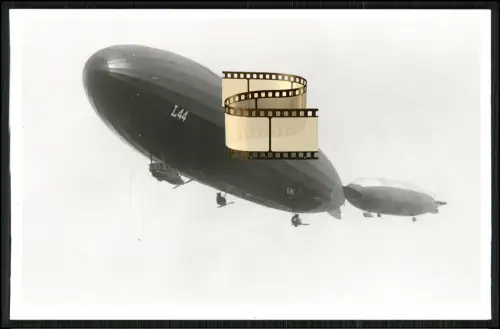 Foto AK Zeppelin LZ-93 - Kennung L 44 Marine - begleitet von weiteren Luftschiff
