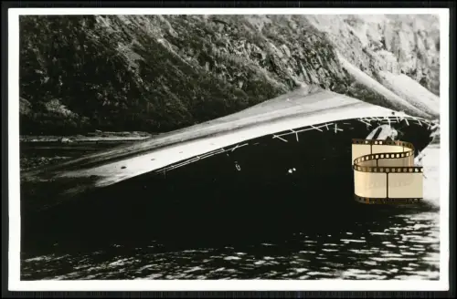 Orig. Foto - Archiv Drüppel Narvik Zerstörer Z 11 Bernd von Arnim Wrack im Fjord