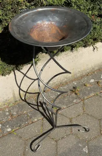 Handarbeit - Metallständer Kranzständer 81cm - Metallschale 38cm Garten Terrasse