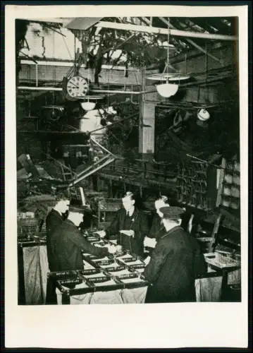 Foto Presse Hoffmann - England - zerstörtes Postamt nach Luftangriff – Innenraum