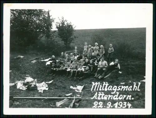 Foto - Schulausflug Schüler Mittagsmahl Speisung im Freien - Attendorn Olpe 1934