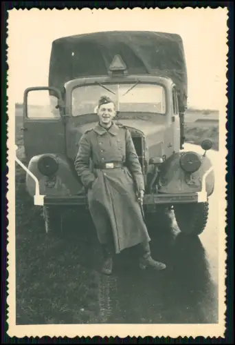 3x Foto - Russland Soldat in Uniform stehend vor Lastkraftwagen - und andere