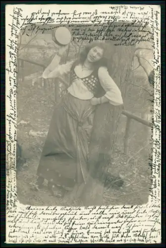 Foto AK junge Frau Tracht Tamburin Mieder Münzen Pailletten Rock 1903 gelaufen
