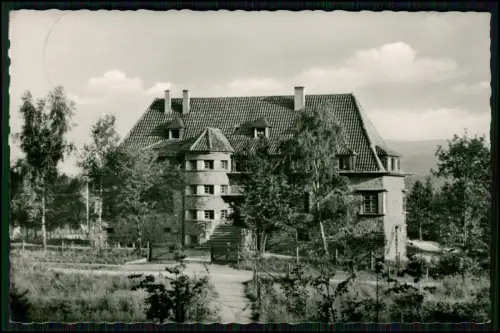 Foto AK Menden Sauerland - Jugendherberge Steinbau Gebäude Waldrand Gartenanlage
