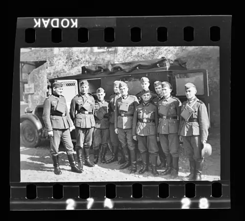 Orig. Negativ Soldaten Nachrichtentruppe Funker Funkkraftwagen Kfz. 17 Horch 901