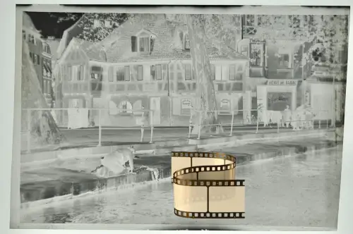 Orig. Negativ 9x6 Elsass Wäscherin Lavandière Flussufer Geschäft Débit de Tabac