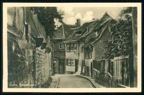 Foto AK Gotha Schloßgasse - Blick Altstadtgasse Kopfsteinpflaster Fachwerkhäuser