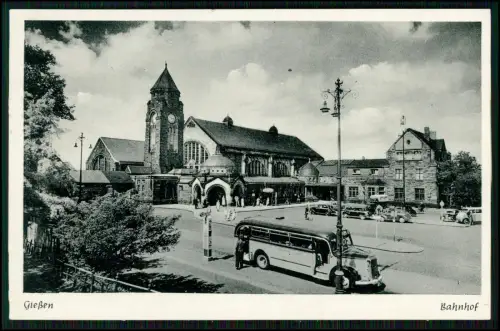 AK - Gießen der Vorplatz am Bahnhof in Hessen - Omnibus Oldtimer Straßenansicht