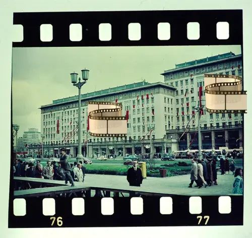 Agfacolor Dia- Ost-Berlin DDR Stalinallee Karl-Marx-Allee Arbeiterpaläste 1950er